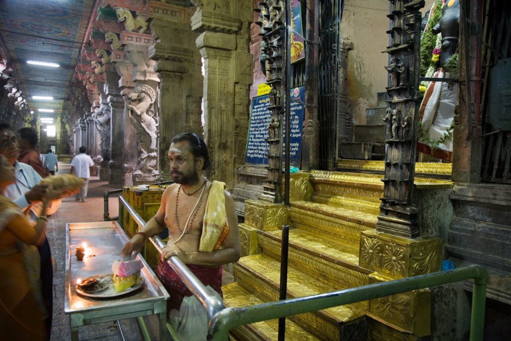 india_-_madurai_temple_-_0744.jpg