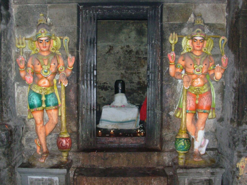 madurai_meenakshi_temple_linga.jpg